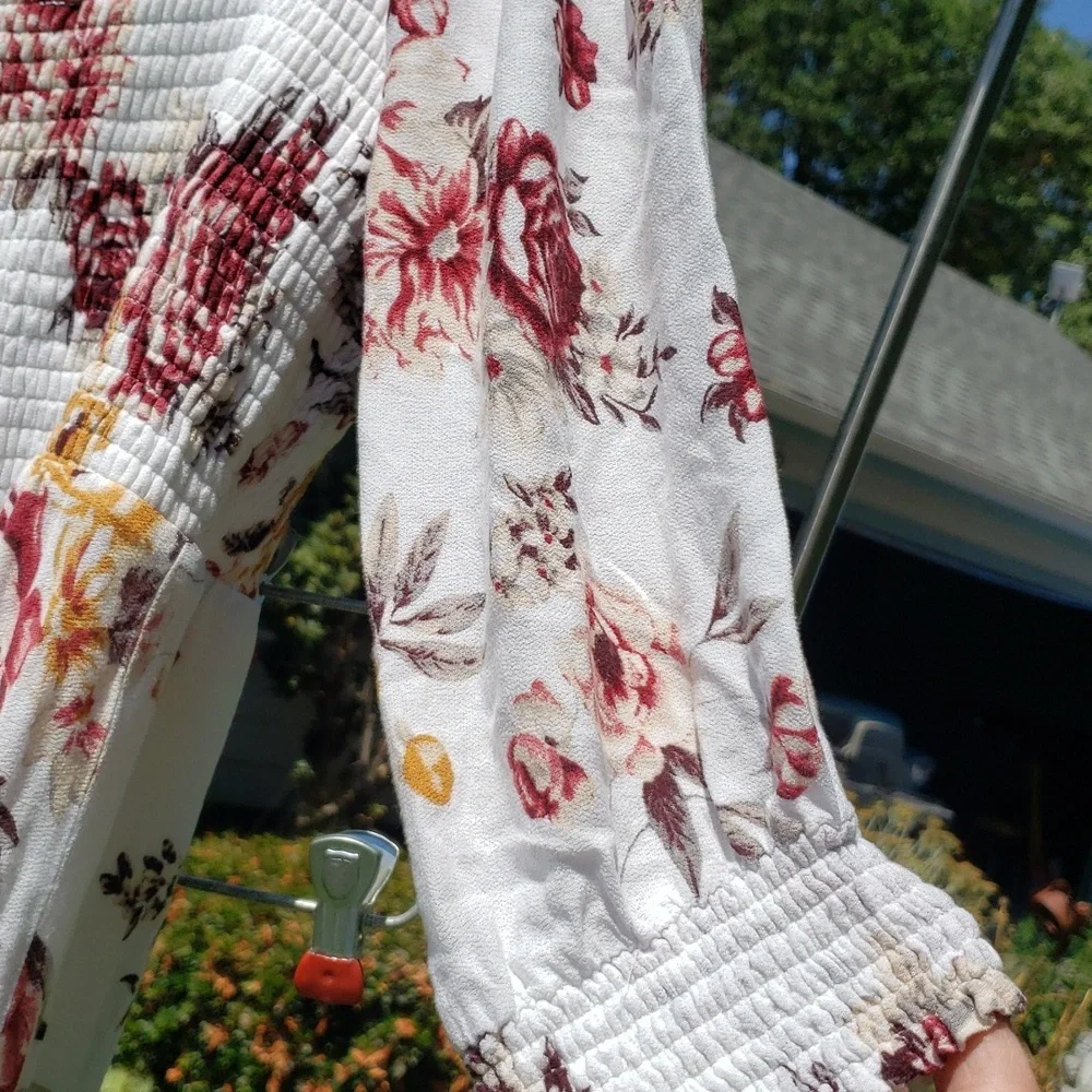 TORRID Ivory rose print DRESS On/Off shoulder, Ruched top. SIZE 1 EUC - Picture 3 of 12
